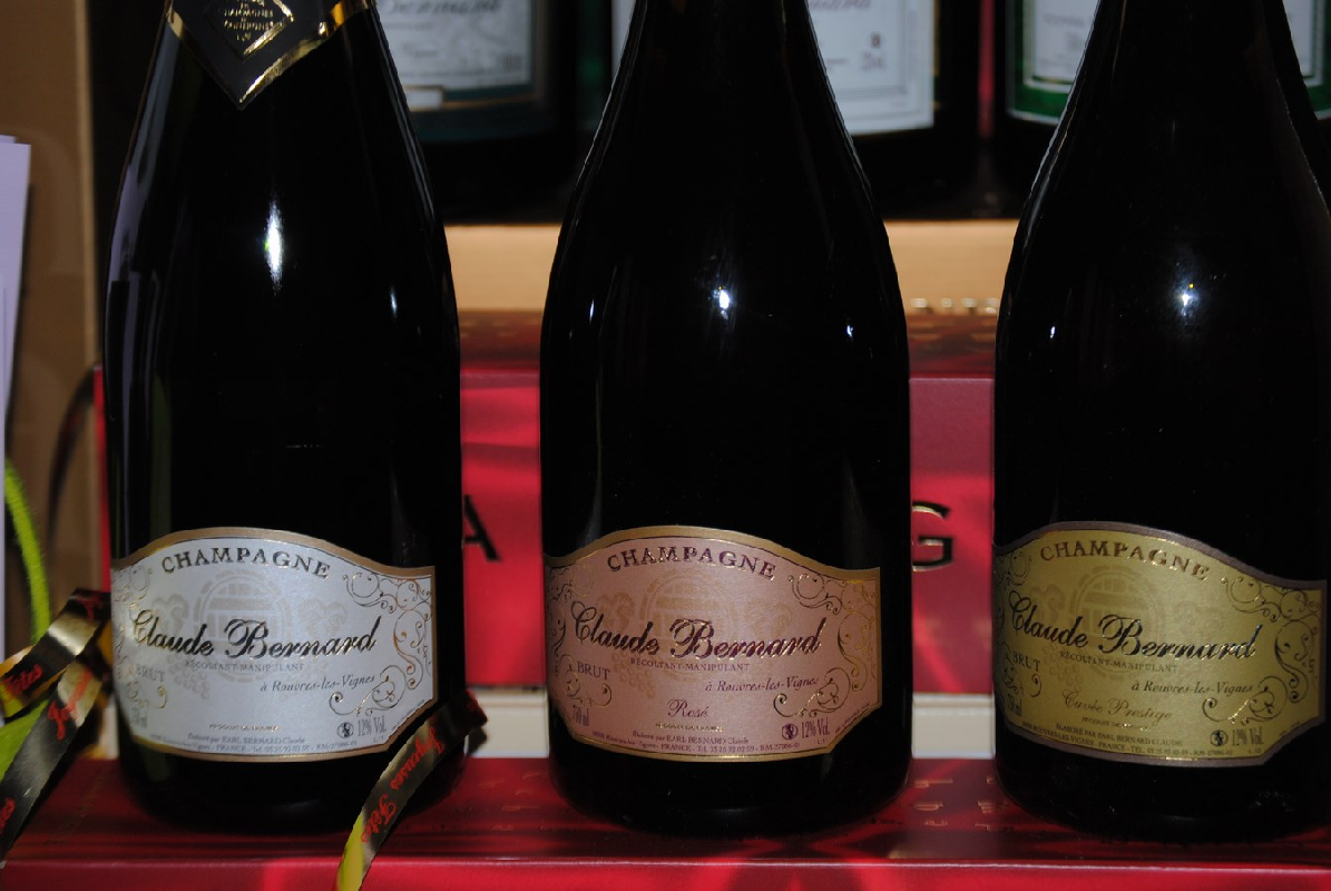 Champagne Brut Tradition, champagne Rosé, cuvée Prestige (100% chardonnay) disponible en bouteille de 0.75l et magnum 1.5l.