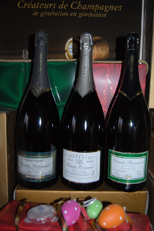 Laissez vous séduire par un magnum. Champagne Brut Tradition, champagne Rosé, cuvée Prestige (100% chardonnay)